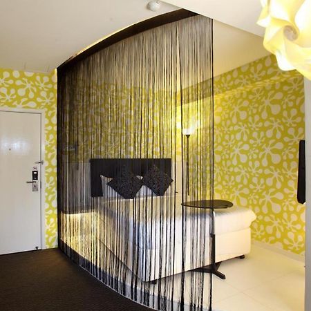 Hotel Zamburger Bliss Джохор Бахру Екстериор снимка