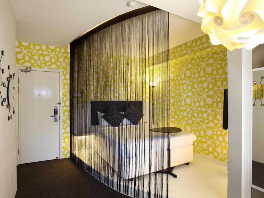 Hotel Zamburger Bliss Джохор Бахру Екстериор снимка