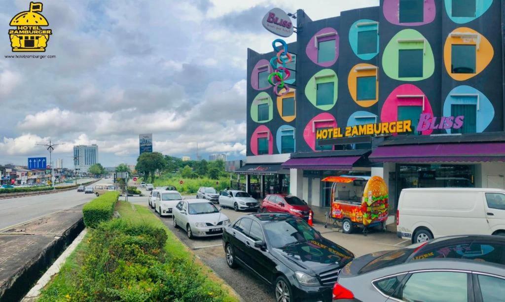 Hotel Zamburger Bliss Джохор Бахру Екстериор снимка