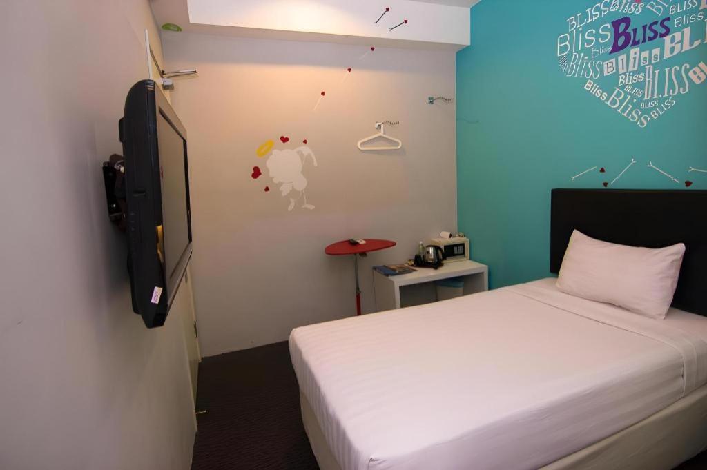 Hotel Zamburger Bliss Джохор Бахру Екстериор снимка