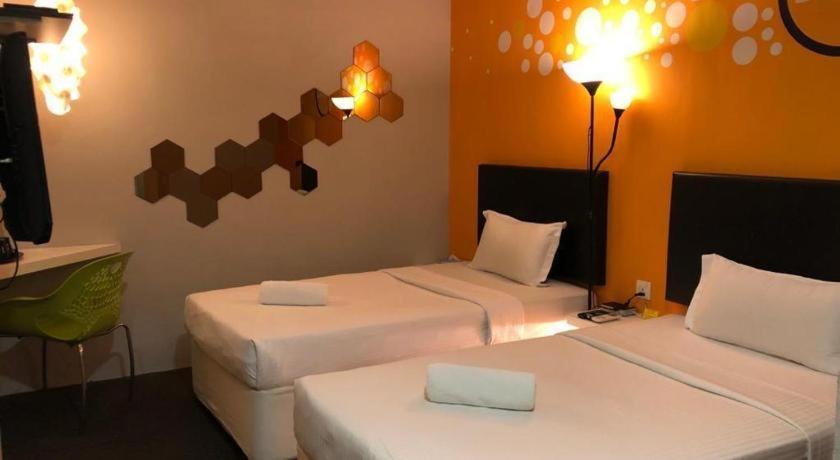 Hotel Zamburger Bliss Джохор Бахру Екстериор снимка
